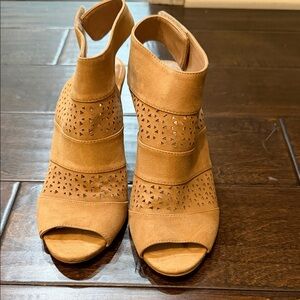 Audrey Brooke Tan Cutout Heels